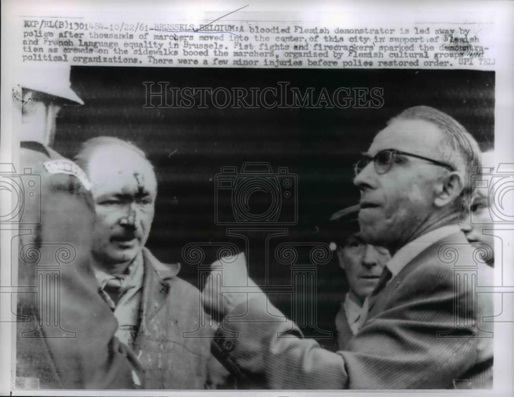 1961 Press Photo Brussels Flemish demonstrator at language equality protest - Historic Images