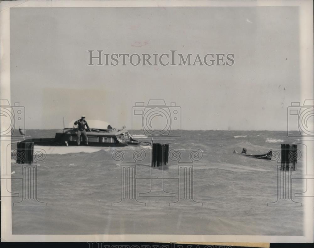 1948 Press Photo Peter Bird &amp; Richard Fletcher rescued from Lake Michigan waters - Historic Images