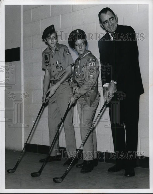 1973 Press Photo Goodwill chair JL Ross & Boy Scouts G Rybicki,B Farrell - Historic Images