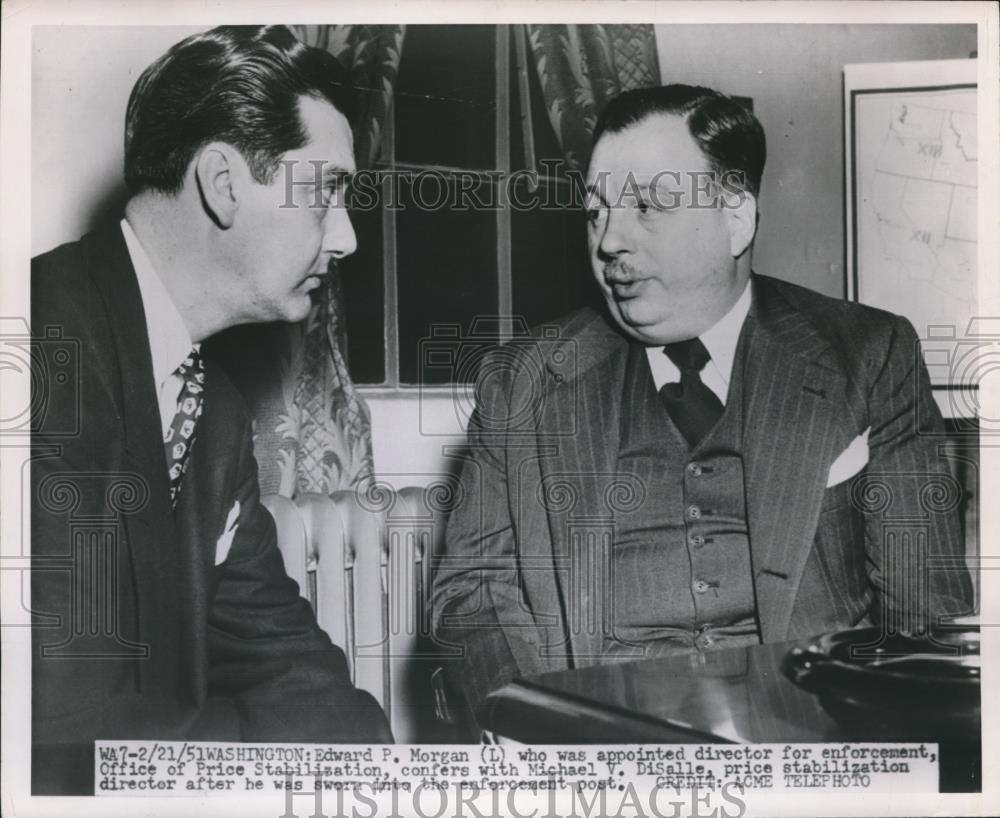 1951 Press Photo Edward P. Morgan talks with Michael V. DiSalle Washington - Historic Images