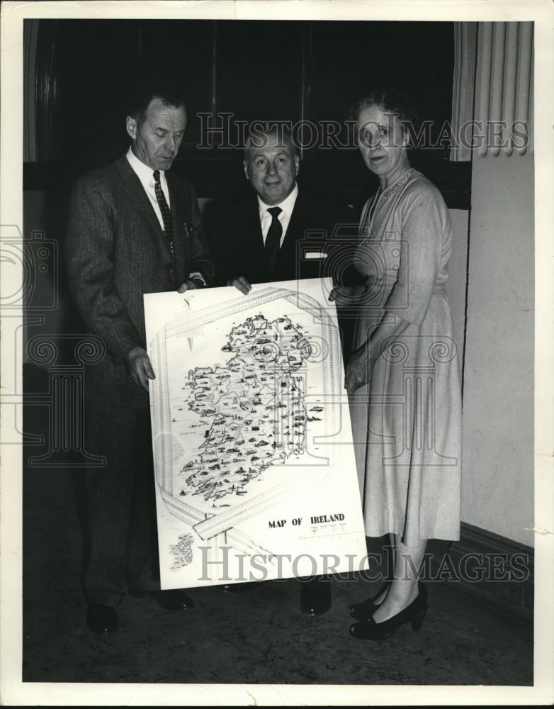 1958 Press Photo Ohio Gov candidate Michael DiSalle, Tom Forrestal, M O&#39;Leary - Historic Images