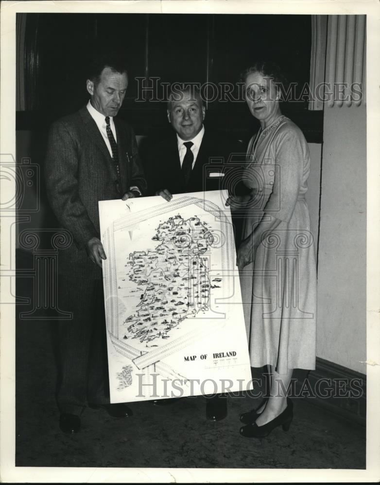 1958 Press Photo Ohio Gov candidate Michael DiSalle, Tom Forrestal, M O'Leary - Historic Images