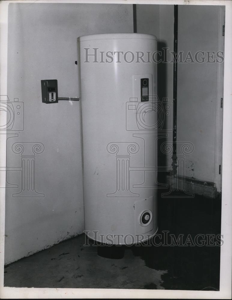 1951 Press Photo Hot water tank - Historic Images