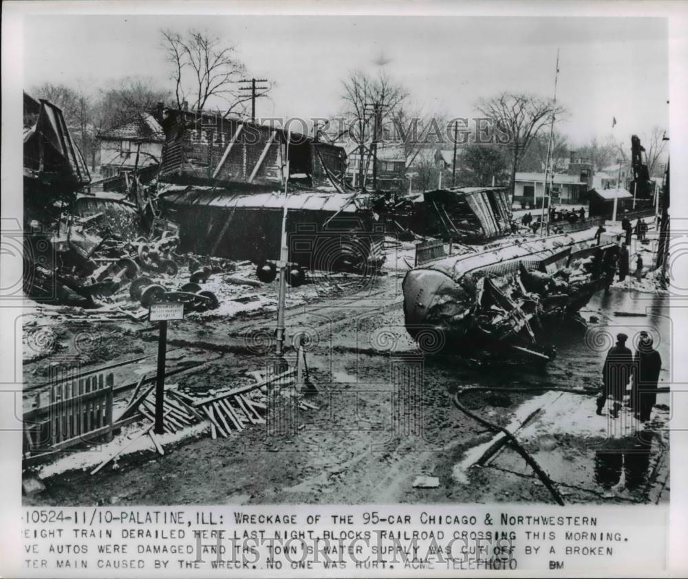 1950 Press Photo Palatine Ill wreck of 95 car Chicago &amp; NW train derailment - Historic Images