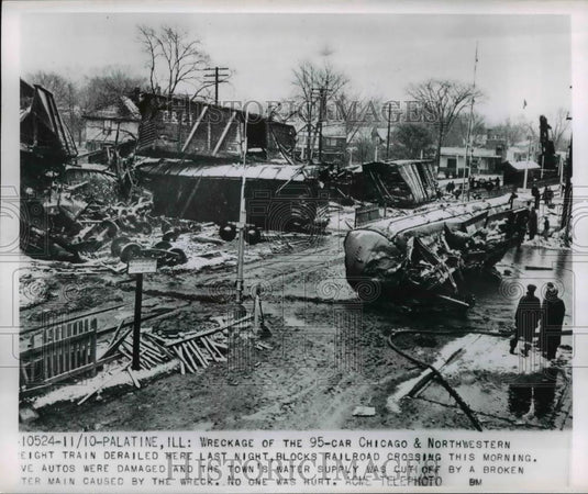 1950 Press Photo Palatine Ill wreck of 95 car Chicago & NW train derailment - Historic Images