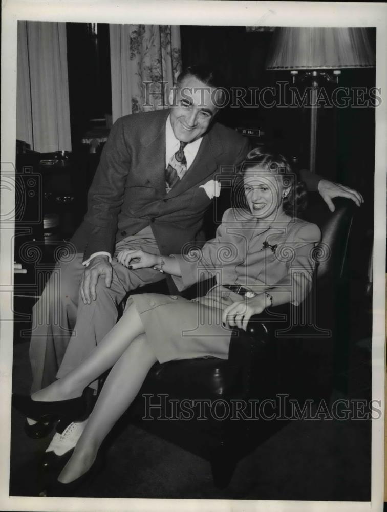 1945 Press Photo Raymond E. Salvati and Beatrice Rohles - nee00510 - Historic Images