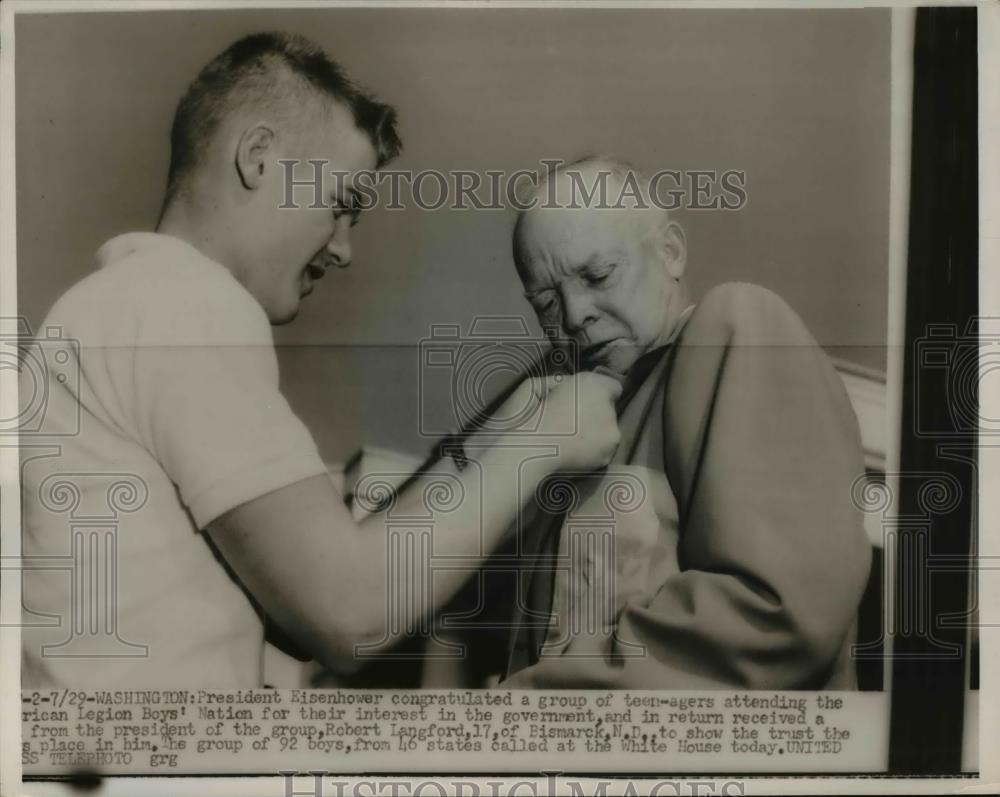 1953 Press Photo President Dwight D. Eisenhower Receives American Legion Pin - Historic Images