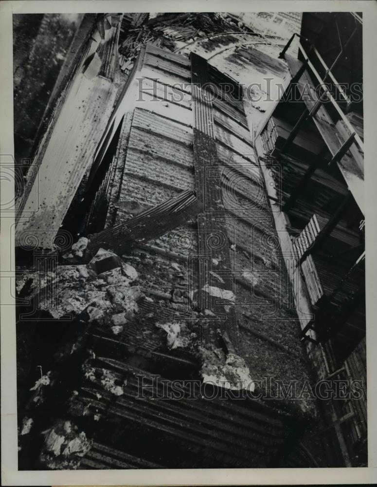 1947 Press Photo A boxcar that started the fire at Thompson Lumber Company - Historic Images