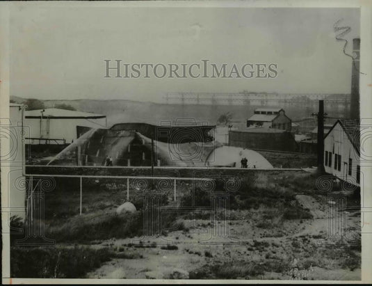 1932 Press Photo Braintree Mass after a huge gas tank exploded. - Historic Images