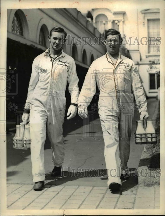 1938 Press Photo Whilie Lee Marcey delivering milk to president - Historic Images