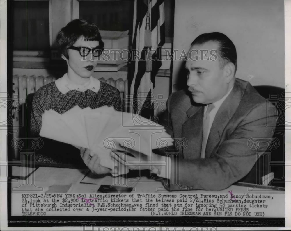 1952 Press Photo Sol Allen Director Of Traffic Summons Control Bureau - Historic Images