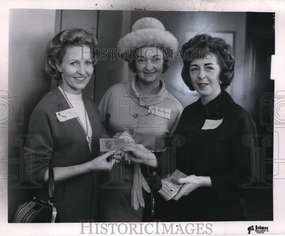 1954 Press Photo Mrs. George Seltzel, Mrs. Carl Byes, &amp; Mrs. Rebert J. Panehal - Historic Images