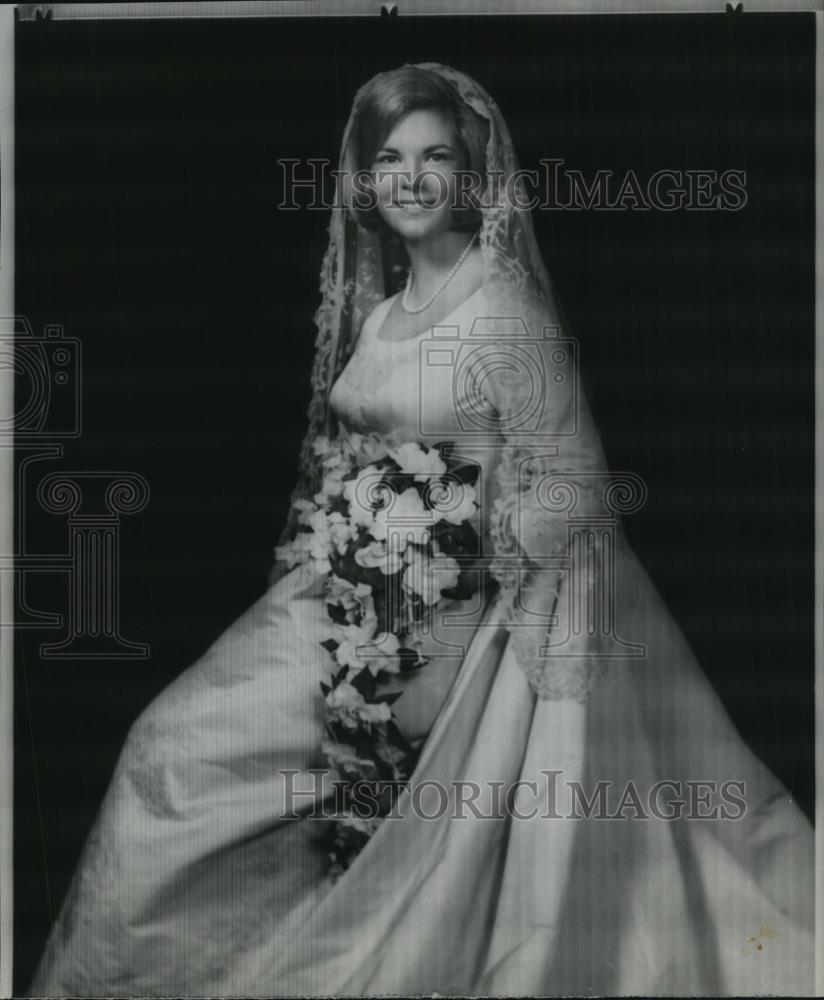 1965 Press Photo Saundra Rhodes marries Dr. John Jacob - Historic Images
