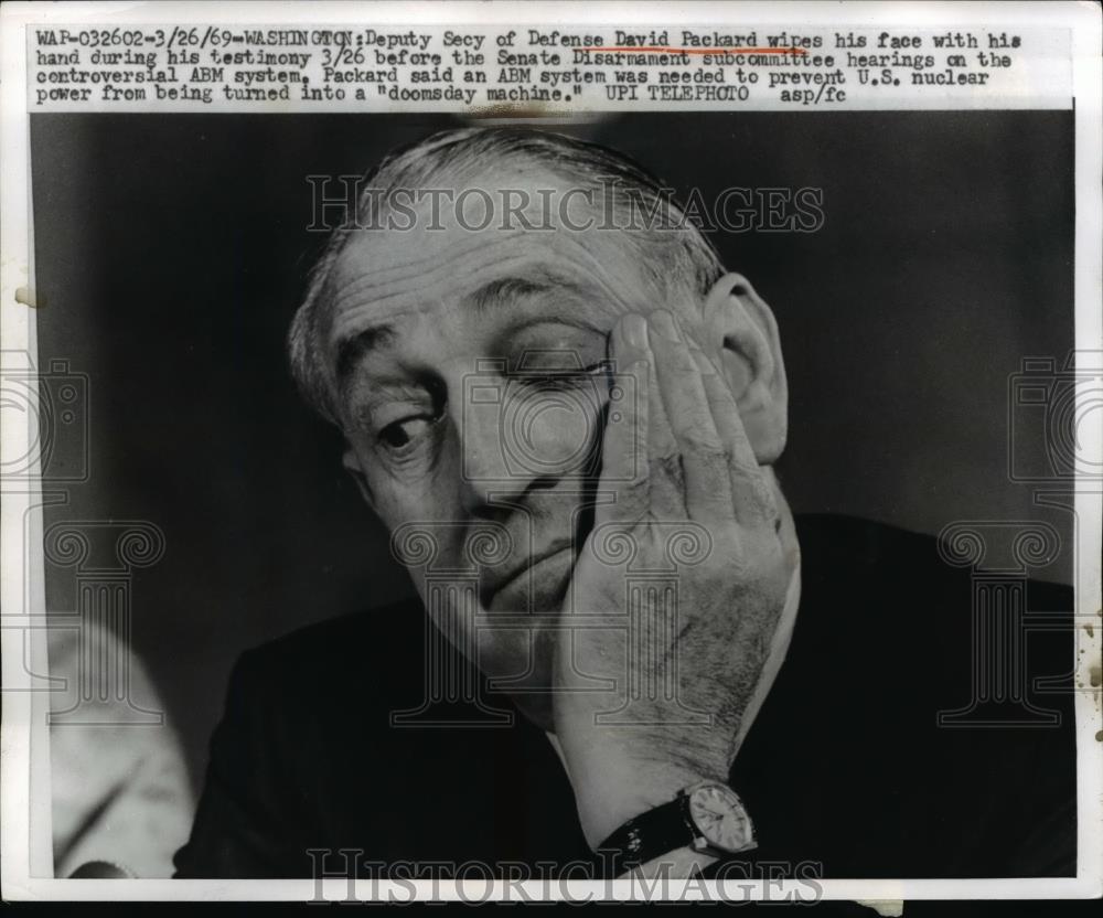 1969 Press Photo Deputy Defense Secretary Davis Packard at Disarmament Subcommit - Historic Images