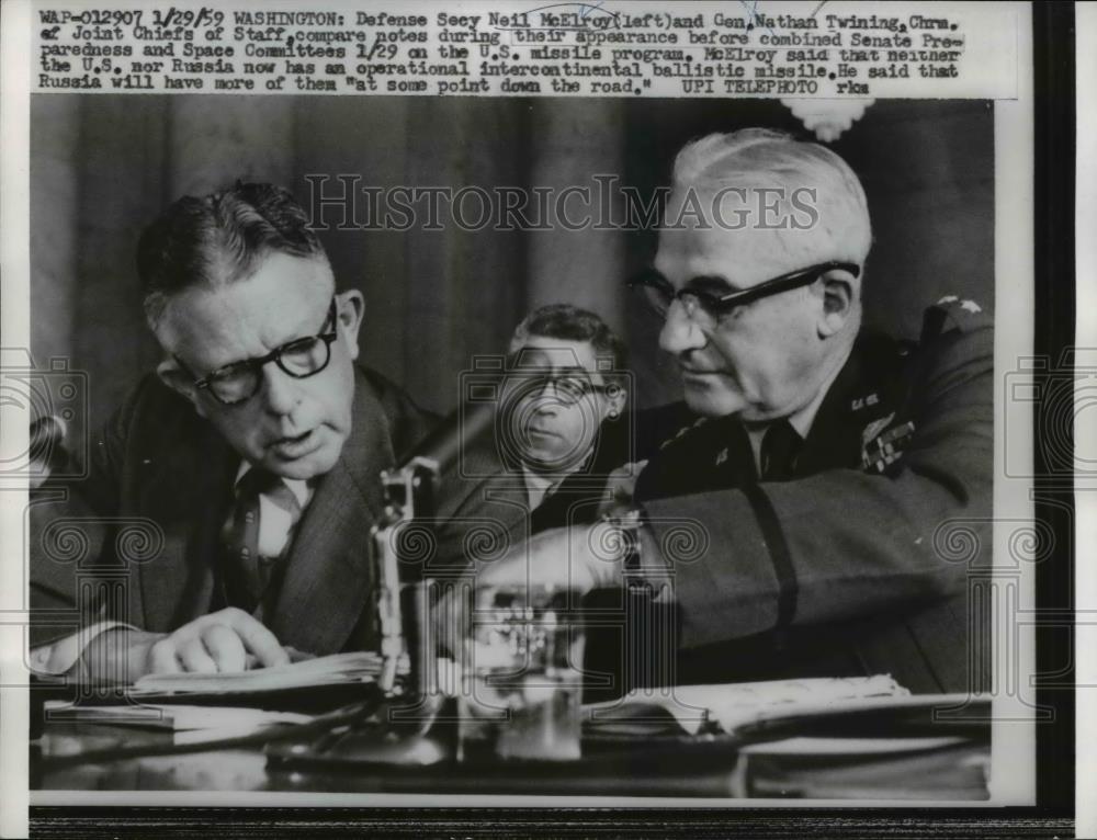 1959 Press Photo of Defense Secretary and Neil McElroy (L) and Gen. Nathan - Historic Images