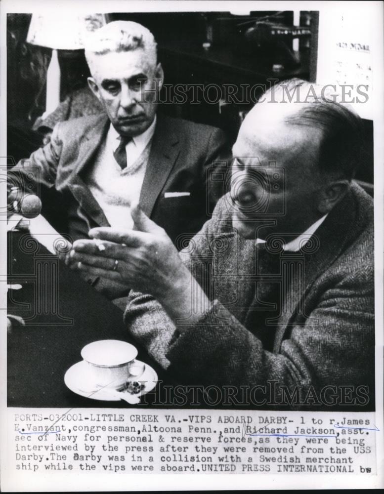 1960 Press Photo James E Vanzant, Richard Jackson interviewed by press - Historic Images