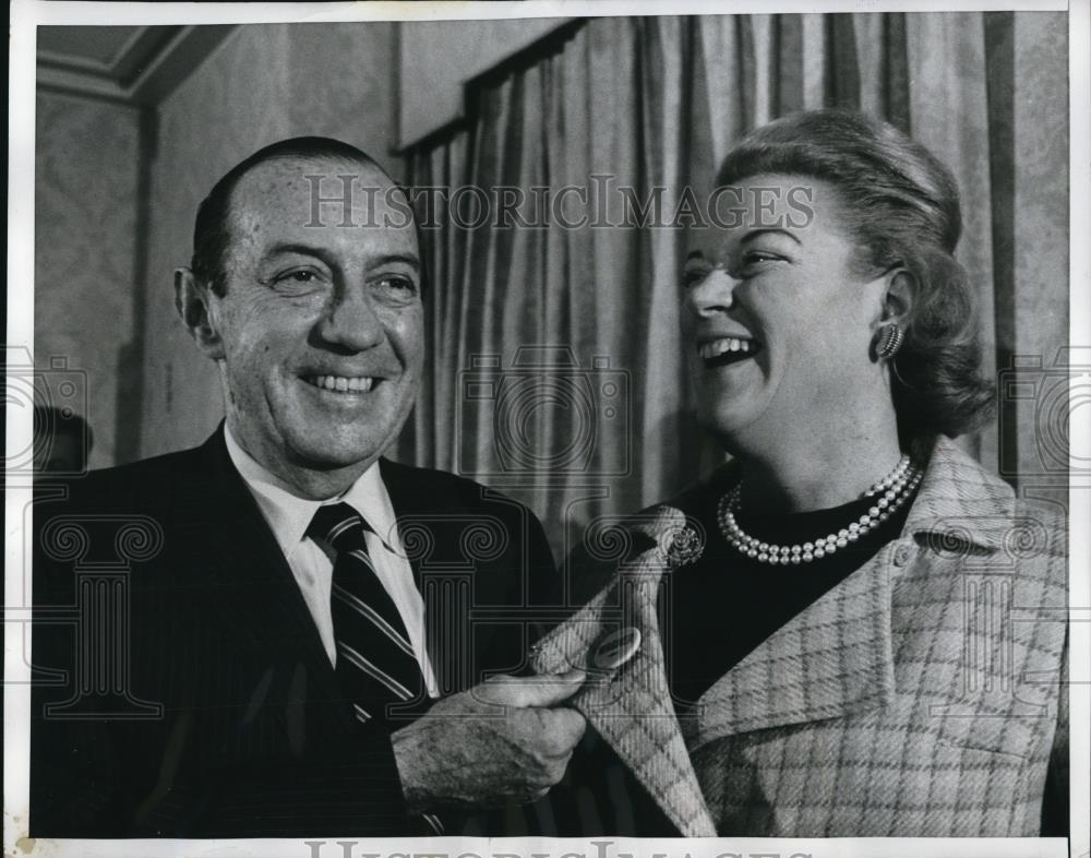 1969 Press Photo Robert Wagner w/ his wife Barbara after announcing candidacy - Historic Images