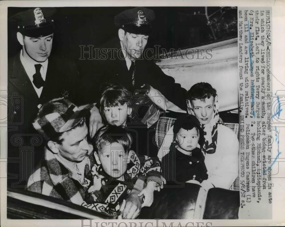 1952 Press Photo Mrs. Elizabeth Surges holding Nancy - Historic Images