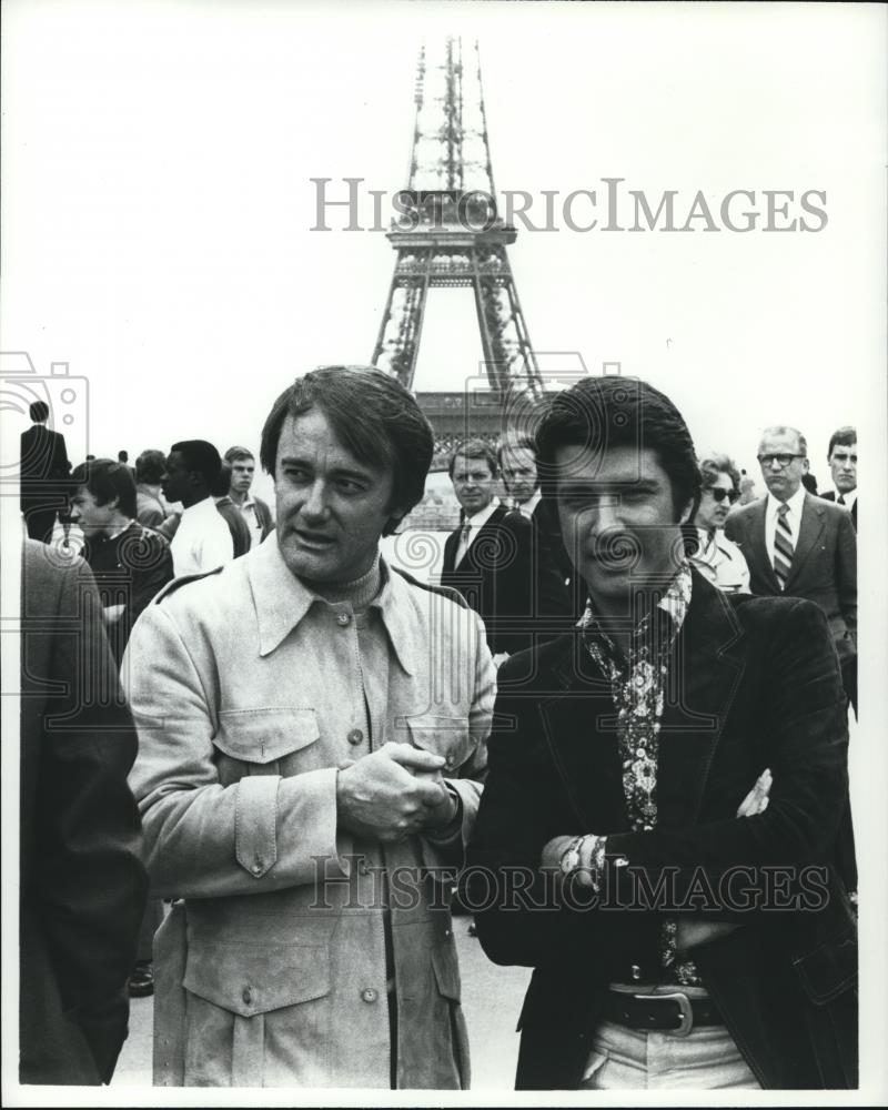 Press Photo Protectors In Paris - cvp72277 - Historic Images