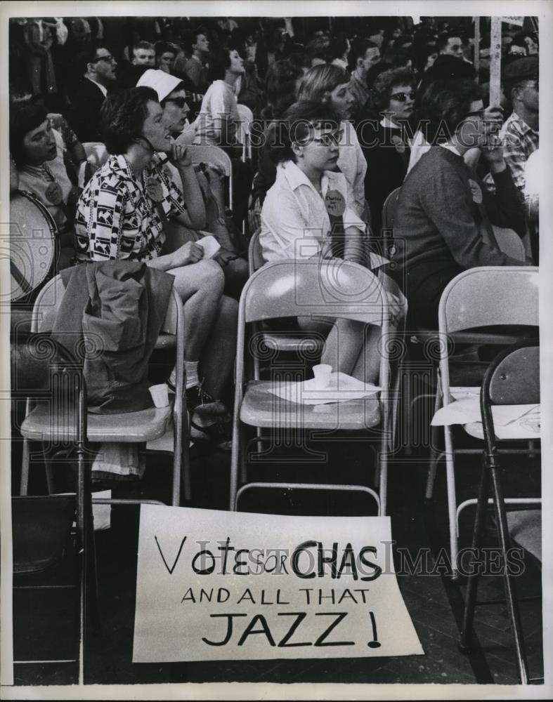 1960 Press Photo Vote for Chas sign GOP candidate Univ. College of Education - Historic Images