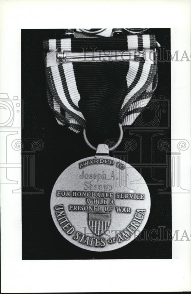 1989 Press Photo POW Medal for Joseph A. Shanno - Historic Images