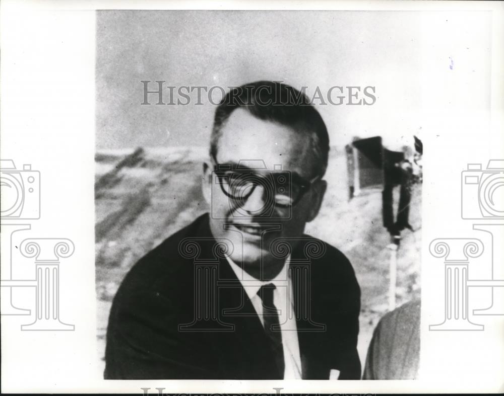 1965 Press Photo Dr Franklyn Johnson Job Corps chief - Historic Images