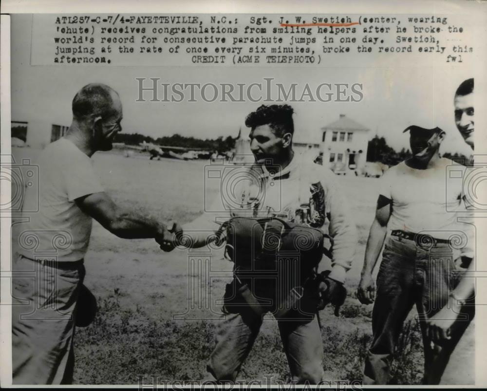 1950 Press Photo J.W.Swetish congratulations after record parachuting jumps - Historic Images