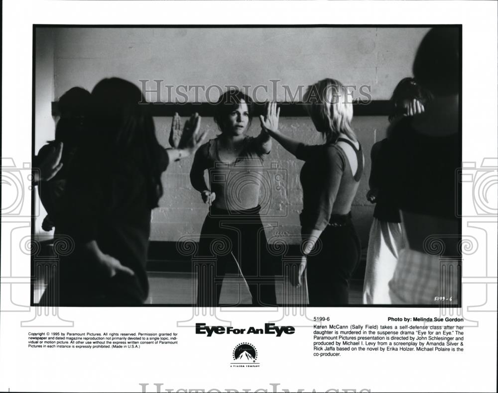 1995 Press Photo Salley Field as Karen McCann in Eye for an Eye suspense movie - Historic Images