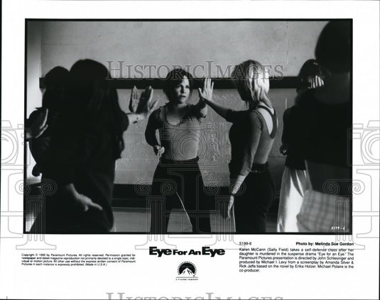 1995 Press Photo Salley Field as Karen McCann in Eye for an Eye suspense movie - Historic Images