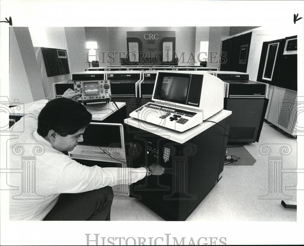 1986 Press Photo Computers 1986 - Historic Images