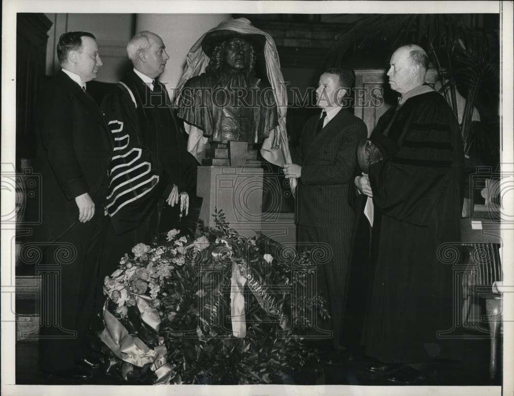 1936 Press Photo of the unveiling of the busts of William Penn and Simon Newcomb - Historic Images