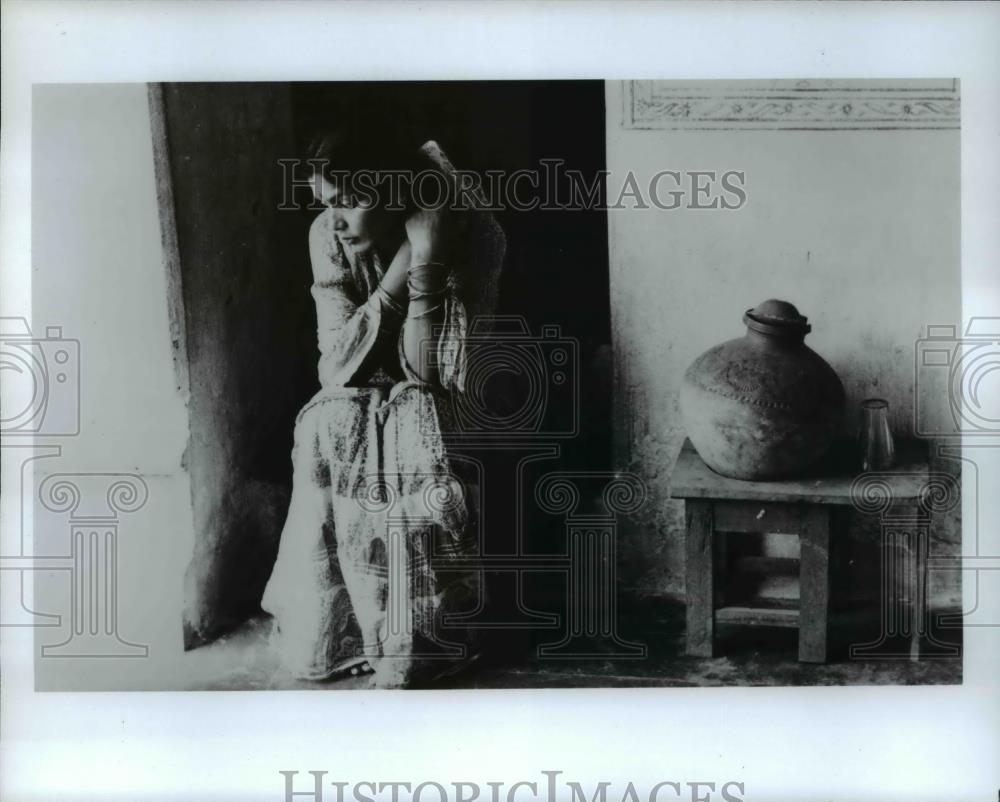1983 Press Photo Maya Miriga in The Mirage - cvp70050 - Historic Images