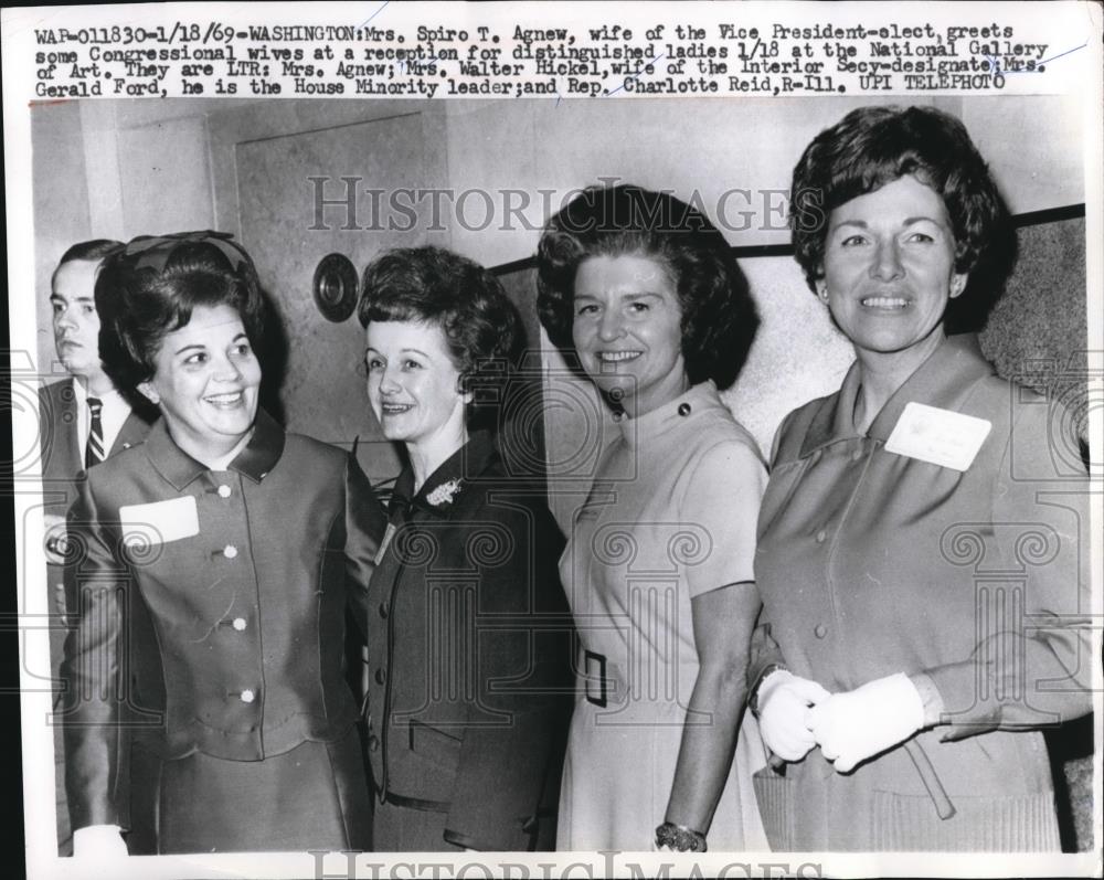 1969 Press Photo of Wife of Spiro T. Agnew greeting congressional members wives - Historic Images