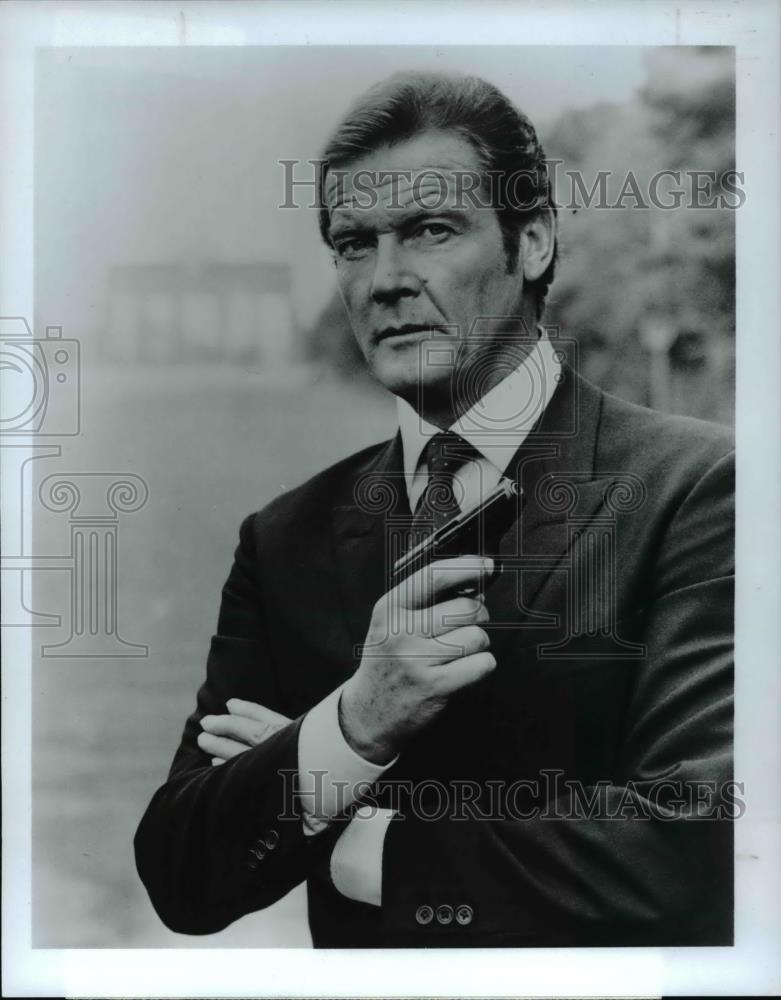 1986 Press Photo Roger Moore stars as James Bond 007 in Octopussy - cvp45240 - Historic Images