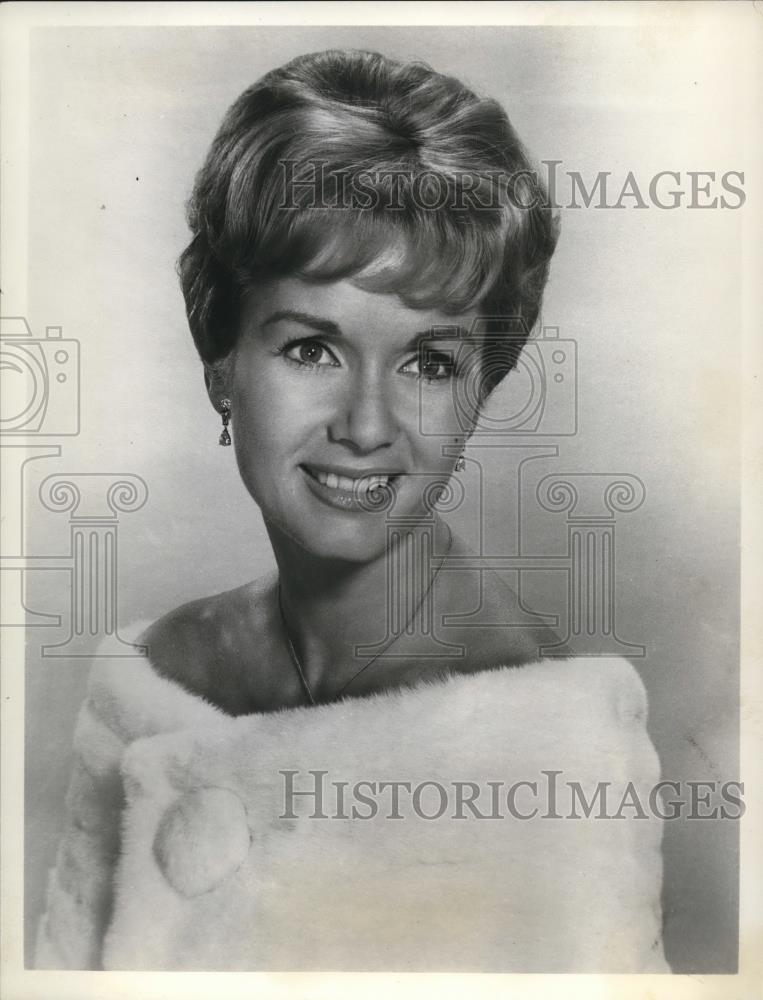 1964 Press Photo Debbie Reynolds stars in The Hollywood Palace - cvp72839 - Historic Images