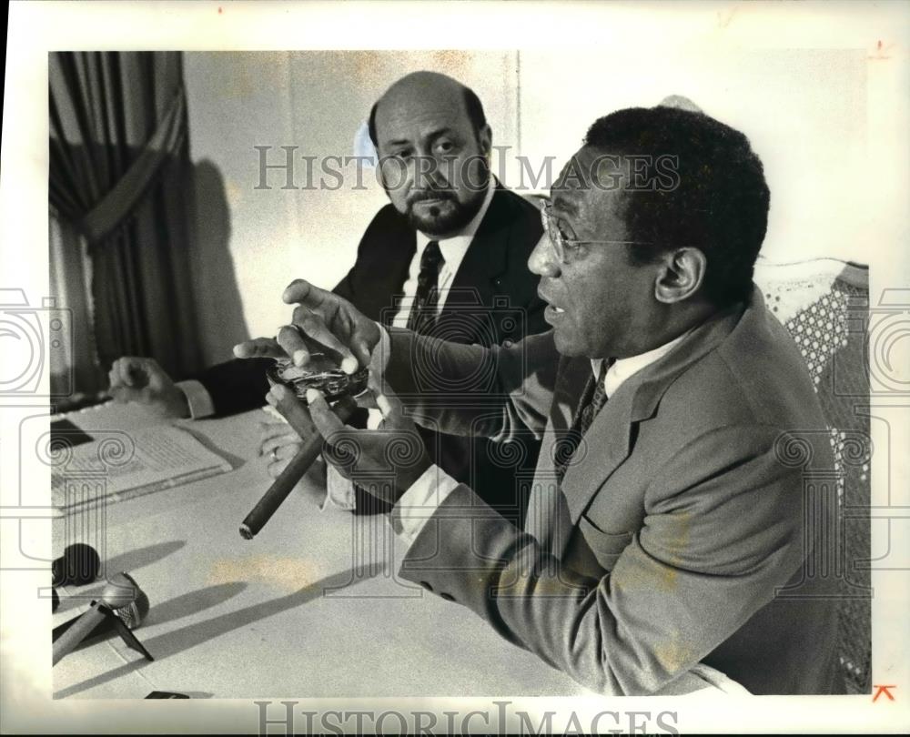 1981 Press Photo Bill Cosby and Joe Zingale form New TV low power network - Historic Images