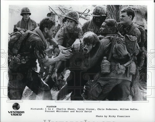 1988 Press Photo Charlie Sheen Corey Glover Chris Pederson and William Dafoe - Historic Images
