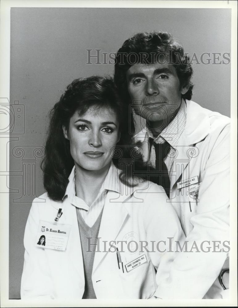 1982 Press Photo David Birney and Cynthia Sikes star in St. Elsewhere - Historic Images
