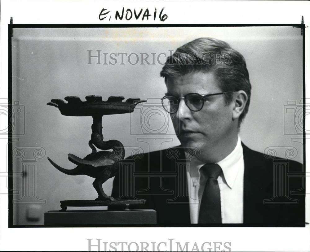 1991 Press Photo J. Keith Wilson, asst. curator of Chinese art, poses with a - Historic Images