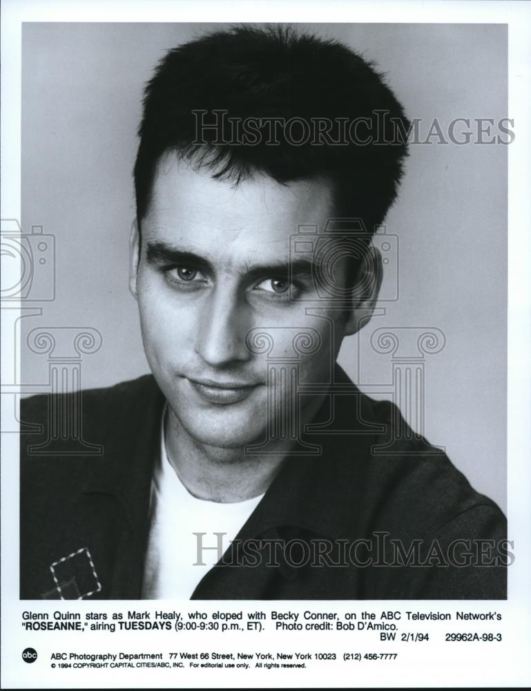 1994 Press Photo Glenn Quinn stars as Mark Healy in Roseanne - cvp72746 - Historic Images