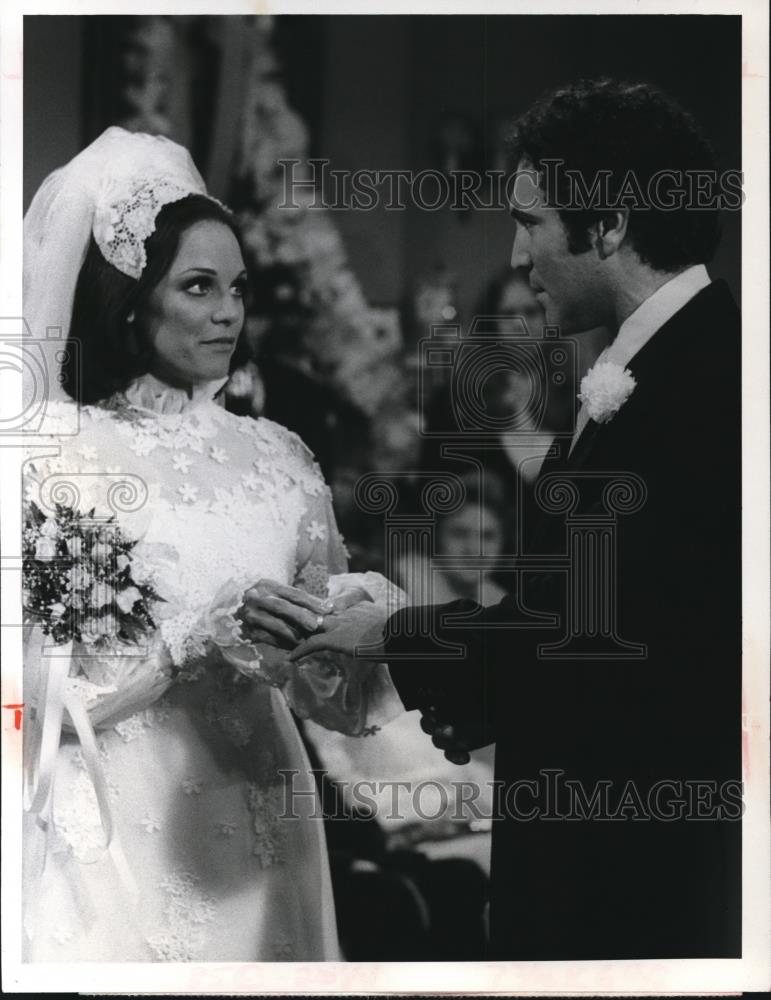 1974 Press Photo Valerie Harper &amp; David Groh in Rhoda - cvp72198 - Historic Images
