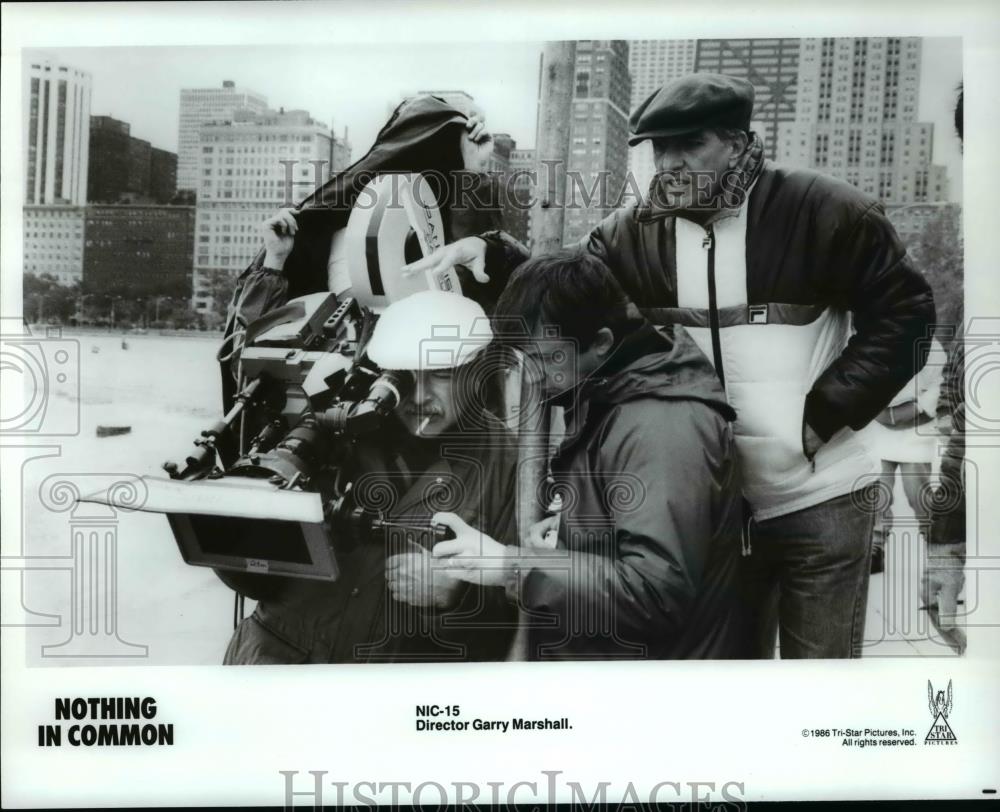1986 Press Photo Garry Marshall Director in Nothing in Common - cvp44792 - Historic Images