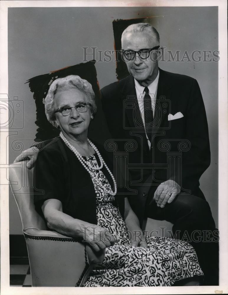 1963 Press Photo Mr. and Mrs. Albert F. Weiss. Mr. Weiss was on the National - Historic Images