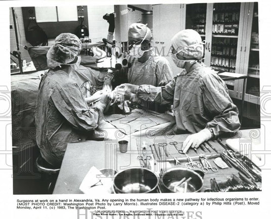 1983 Press Photo Surgeons at Work - Historic Images