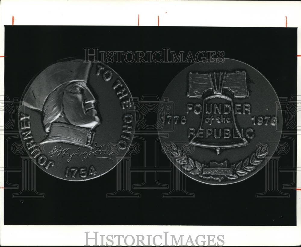 1976 Press Photo Pepper Pike Bicentennial Medallion, Ohio - Historic Images
