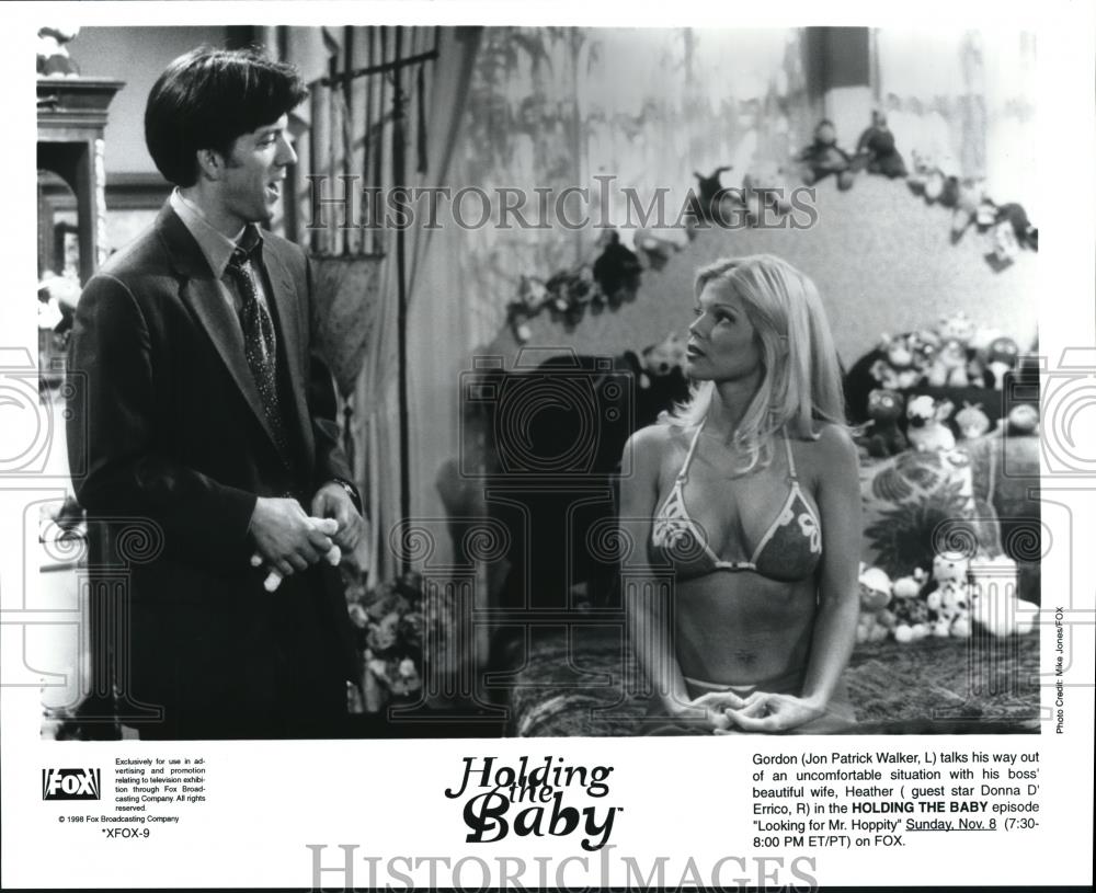 1998 Press Photo Jon Patrick Walker and Donna Errico in Holding the Baby - Historic Images