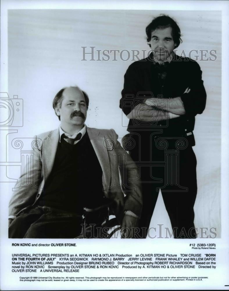 1989 Press Photo Ron Kovic &amp; Oliver Stone Director of Born on the 4th of July - Historic Images
