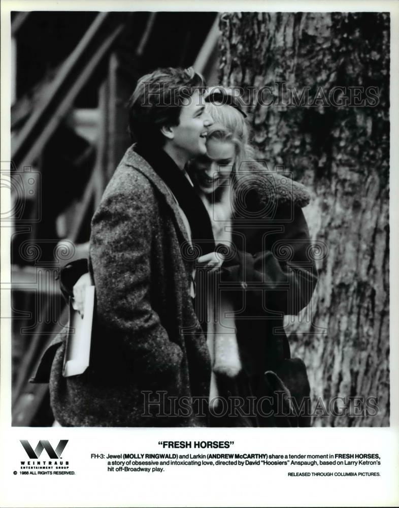 1989 Press Photo Fresh Horses Molly Ringwald Andrew McCarthy - cvp45553 - Historic Images