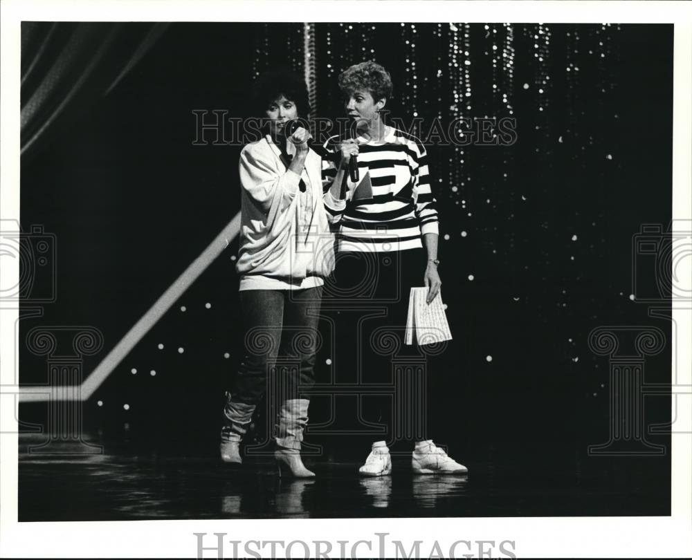 Undated Press Photo Loretta Lynn and Anne Murray Country Music Singers - Historic Images