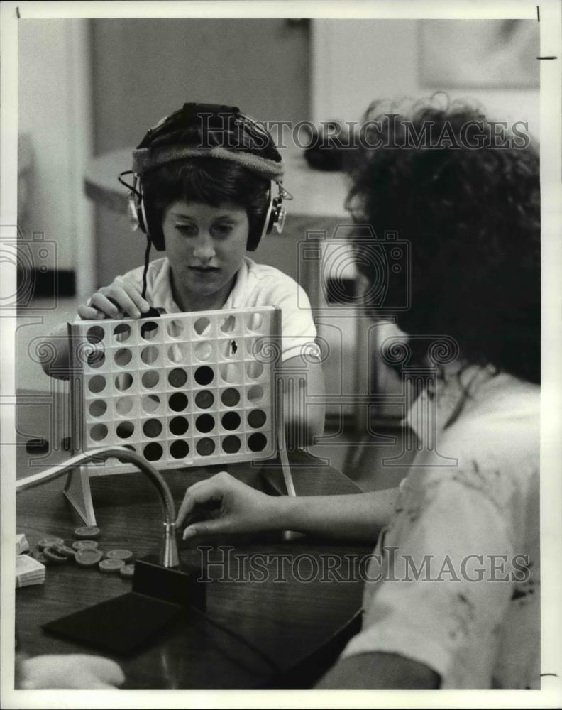 1987 Press Photo Billy Borsellino at Listening Center of Cleveland - Historic Images